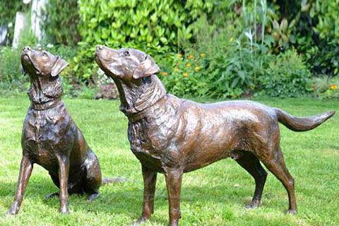 Декоративная скульптура собаки из бронзы в искусстве