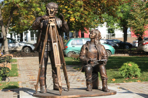 Заказать бронзовую статуэтку женщины с мужчиной ручная работа на улице в искусстве