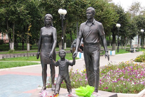 Заказать бронзовую статуэтку семьи солдатов ручная работа на улице в искусстве для продажи