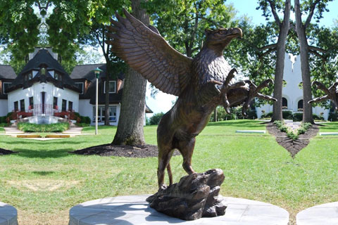 Изобразительная скульптура орла из меди как вид искусства в царском селе