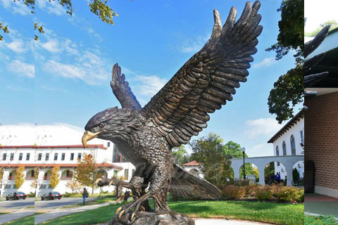 Изобразительная скульптура орла на ветке из меди как вид искусства в царском селе