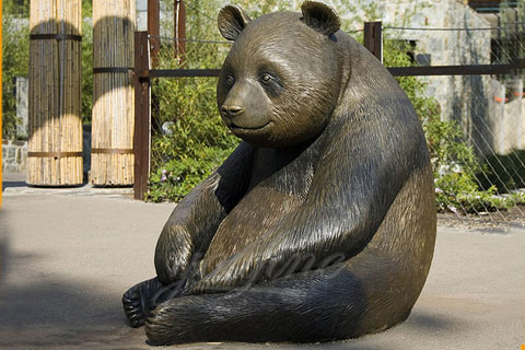 Статуэтка из бронзы панды в искусстве для декорации