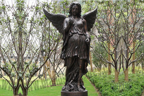Большая скульптура ангела в искусстве