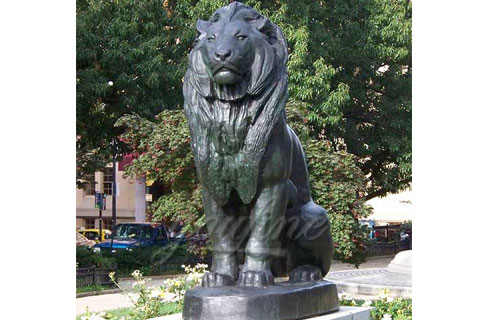 Скульптура Сидящего Льва для декора