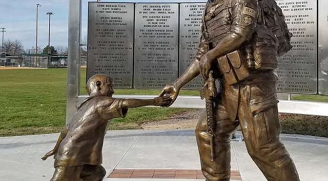 Дешевая цена Мемориал сержанта Дэна Брауна бронзовая статуя солдата для продажи