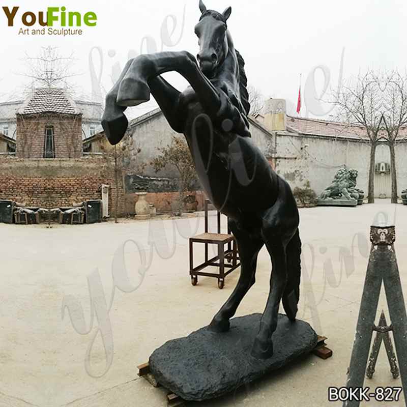 Купить бронзовую черную скачущую статую лошади в натуральную величину от заводских поставок BOKK-827