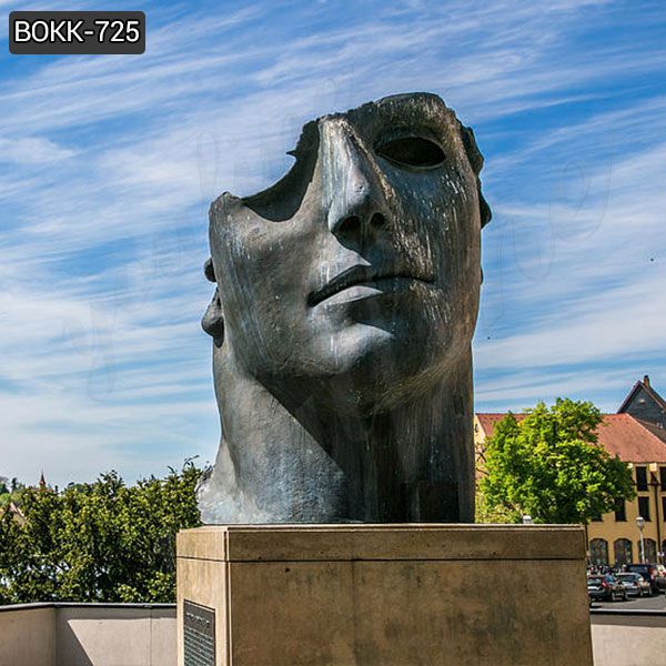 Продается современная большая бронзовая скульптура лица Игоря Миторая